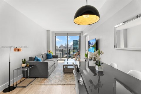 Condo in Miami, Florida, 1 bedroom № 2089332 - photo 3