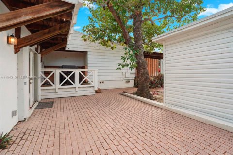 Casa en venta en Fort Lauderdale, Florida, 3 dormitorios, 249.26 m2 № 2088702 - foto 24