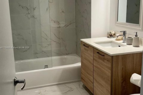 Condominio en venta en North Miami Beach, Florida, 1 dormitorio, 87.05 m2 № 1692257 - foto 11