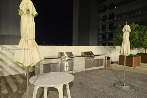 Condominio en venta en North Miami Beach, Florida, 1 dormitorio, 87.05 m2 № 1692257 - foto 24