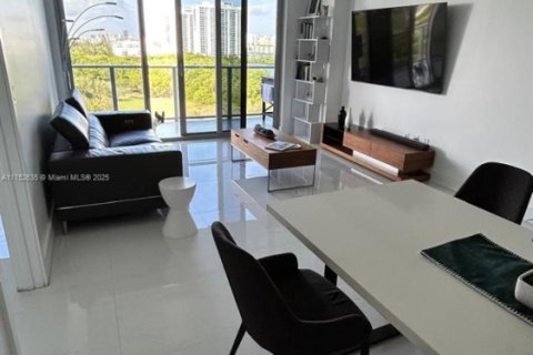 Condominio en venta en North Miami Beach, Florida, 1 dormitorio, 87.05 m2 № 1692257 - foto 4