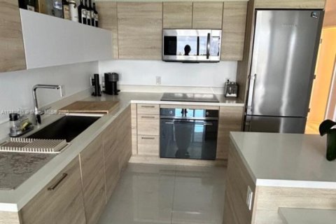 Condominio en venta en North Miami Beach, Florida, 1 dormitorio, 87.05 m2 № 1692257 - foto 1