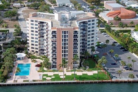 Condo in West Palm Beach, Florida, 1 bedroom  № 2003533 - photo 14