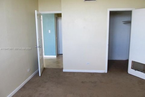 Condo in West Palm Beach, Florida, 1 bedroom  № 2003533 - photo 6