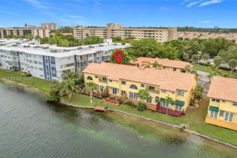 Townhouse in Miami, Florida 3 bedrooms, 195.65 sq.m. № 2068847 - photo 2