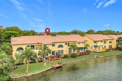 Townhouse in Miami, Florida 3 bedrooms, 195.65 sq.m. № 2068847 - photo 1