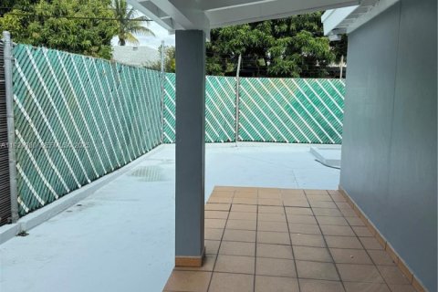 Villa ou maison à louer à Hialeah, Floride: 3 chambres, 179.21 m2 № 1987275 - photo 23