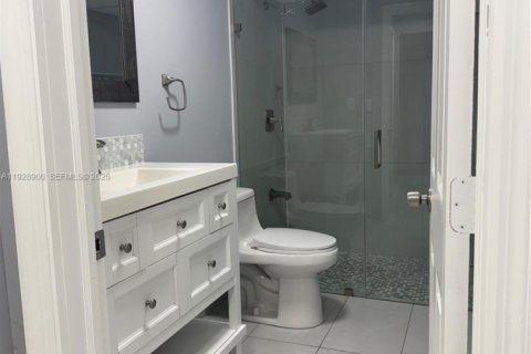 Villa ou maison à louer à Hialeah, Floride: 3 chambres, 179.21 m2 № 1987275 - photo 18