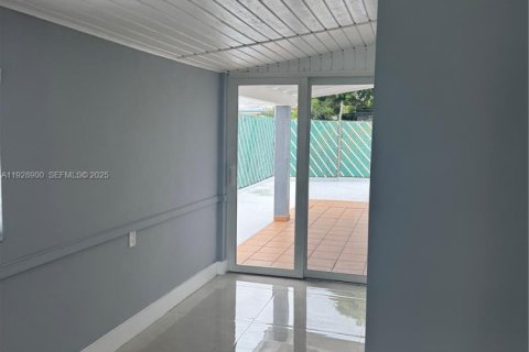 Villa ou maison à louer à Hialeah, Floride: 3 chambres, 179.21 m2 № 1987275 - photo 13
