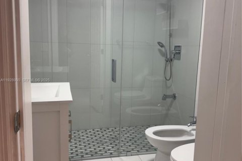 Villa ou maison à louer à Hialeah, Floride: 3 chambres, 179.21 m2 № 1987275 - photo 15