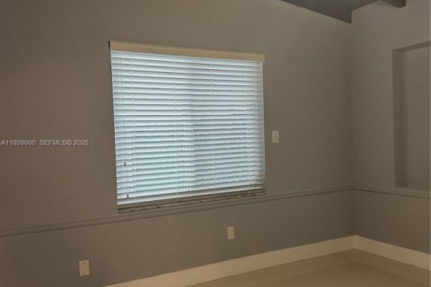 Villa ou maison à louer à Hialeah, Floride: 3 chambres, 179.21 m2 № 1987275 - photo 20