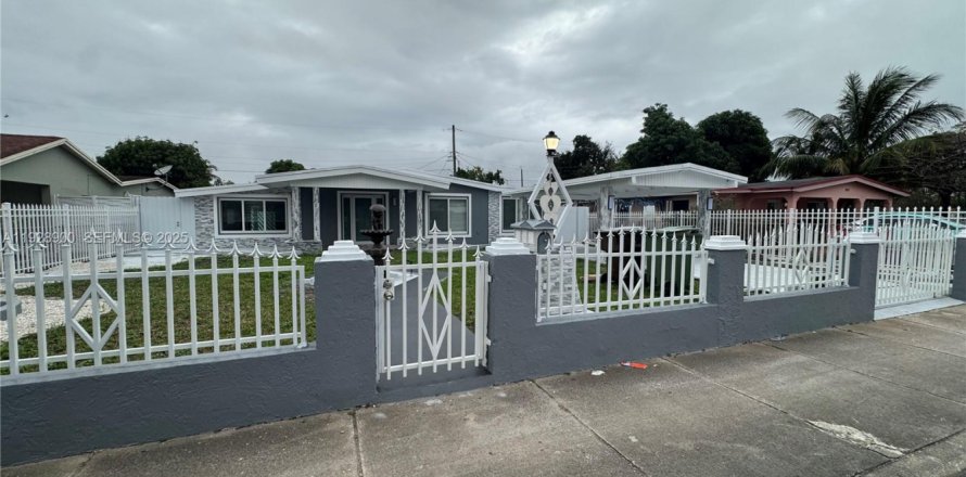 Villa ou maison à Hialeah, Floride 3 chambres, 179.21 m2 № 1987275