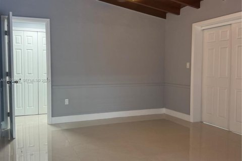 Villa ou maison à louer à Hialeah, Floride: 3 chambres, 179.21 m2 № 1987275 - photo 16