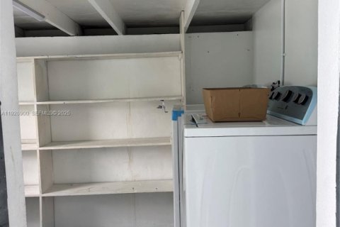 Villa ou maison à louer à Hialeah, Floride: 3 chambres, 179.21 m2 № 1987275 - photo 29