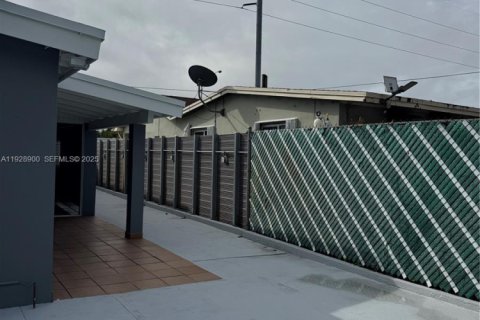 Villa ou maison à louer à Hialeah, Floride: 3 chambres, 179.21 m2 № 1987275 - photo 28