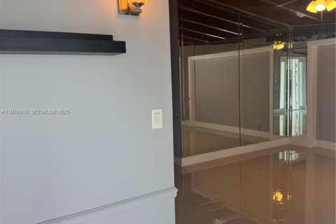 Villa ou maison à louer à Hialeah, Floride: 3 chambres, 179.21 m2 № 1987275 - photo 2