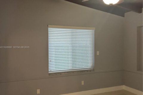 Villa ou maison à louer à Hialeah, Floride: 3 chambres, 179.21 m2 № 1987275 - photo 19