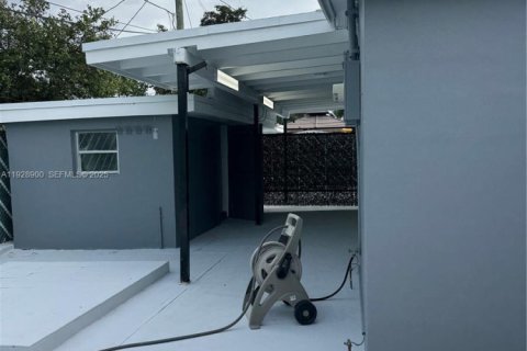Villa ou maison à louer à Hialeah, Floride: 3 chambres, 179.21 m2 № 1987275 - photo 26