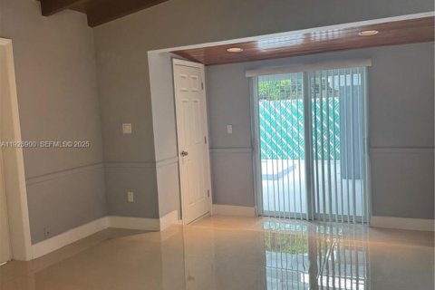 Villa ou maison à louer à Hialeah, Floride: 3 chambres, 179.21 m2 № 1987275 - photo 17