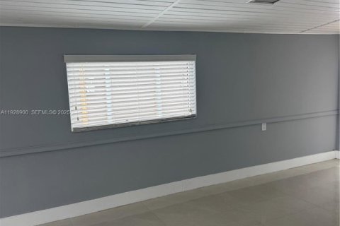 Villa ou maison à louer à Hialeah, Floride: 3 chambres, 179.21 m2 № 1987275 - photo 12