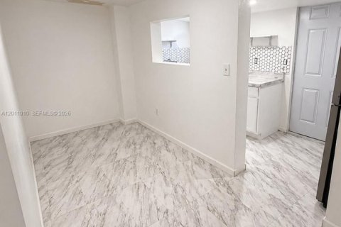 Commercial property in Miami Gardens, Florida 1 bedroom, 134.89 sq.m. № 2073674 - photo 2