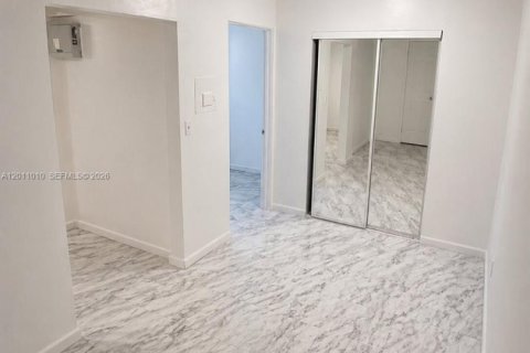Commercial property in Miami Gardens, Florida 1 bedroom, 134.89 sq.m. № 2073674 - photo 3