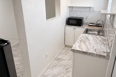 Commercial property in Miami Gardens, Florida 1 bedroom, 134.89 sq.m. № 2073674