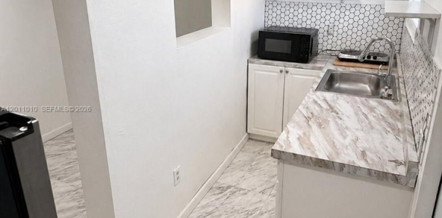 Commercial property in Miami Gardens, Florida 1 bedroom, 134.89 sq.m. № 2073674