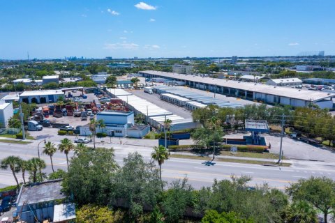 Commercial property in Pompano Beach, Florida № 2187308 - photo 4