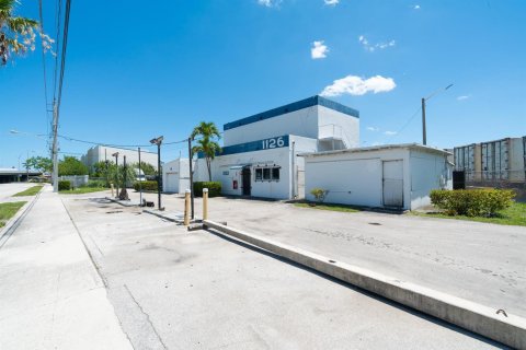 Commercial property in Pompano Beach, Florida № 2187308 - photo 8
