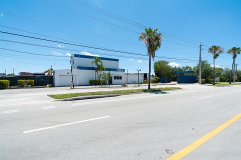 Commercial property in Pompano Beach, Florida № 2187308