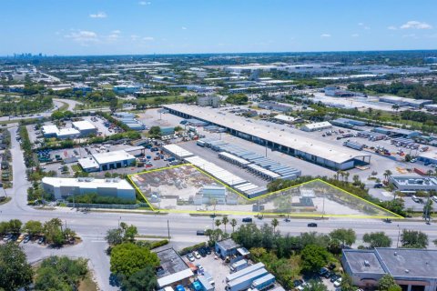 Commercial property in Pompano Beach, Florida № 2187308 - photo 3