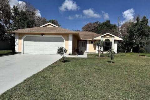 Villa ou maison à Port St. Lucie, Floride 3 chambres, 150.41 m2 № 2385195