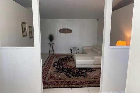 Villa ou maison à vendre à Port St. Lucie, Floride: 3 chambres, 150.41 m2 № 2385195 - photo 14