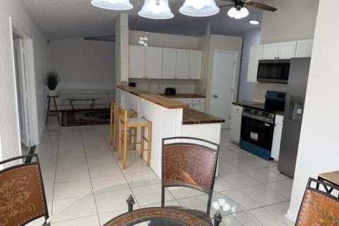 Villa ou maison à vendre à Port St. Lucie, Floride: 3 chambres, 150.41 m2 № 2385195 - photo 11