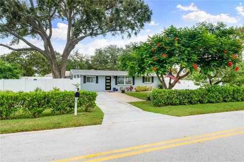Casa en alquiler en Sarasota, Florida, 3 dormitorios, 117.24 m2 № 1906466 - foto 1