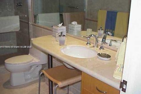 Condominio en alquiler en Key Biscayne, Florida, 3 dormitorios, 174.19 m2 № 1991087 - foto 12