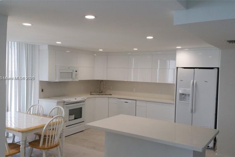 Condominio en alquiler en Key Biscayne, Florida, 3 dormitorios, 174.19 m2 № 1991087 - foto 7