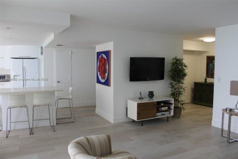 Condominio en alquiler en Key Biscayne, Florida, 3 dormitorios, 174.19 m2 № 1991087 - foto 11