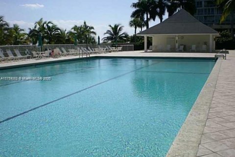 Condominio en alquiler en Key Biscayne, Florida, 3 dormitorios, 174.19 m2 № 1991087 - foto 14