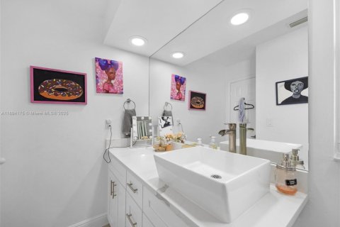 House in Coral Springs, Florida 3 bedrooms, 166.02 sq.m. № 1953265 - photo 30