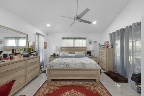 House in Coral Springs, Florida 3 bedrooms, 166.02 sq.m. № 1953265 - photo 15
