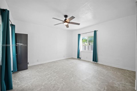 House in North Miami, Florida 2 bedrooms, 125.7 sq.m. № 2075370 - photo 4