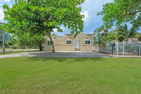 House in North Miami, Florida 2 bedrooms, 125.7 sq.m. № 2075370