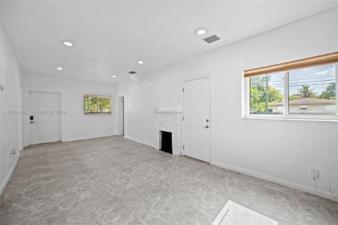 House in North Miami, Florida 2 bedrooms, 125.7 sq.m. № 2075370 - photo 9