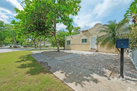 House in North Miami, Florida 2 bedrooms, 125.7 sq.m. № 2075370 - photo 2
