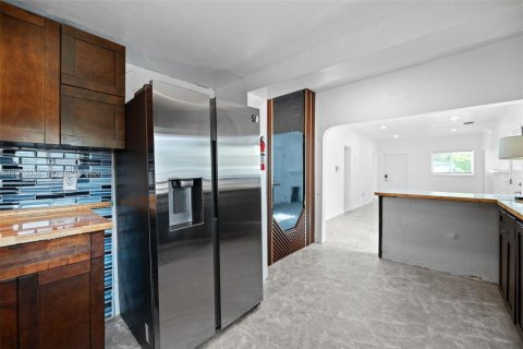 House in North Miami, Florida 2 bedrooms, 125.7 sq.m. № 2075370 - photo 16