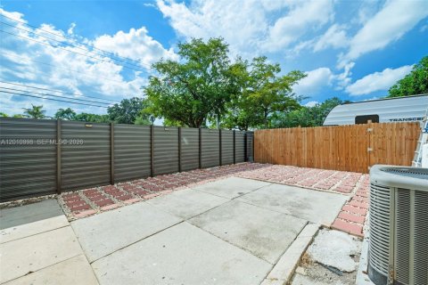 House in North Miami, Florida 2 bedrooms, 125.7 sq.m. № 2075370 - photo 18
