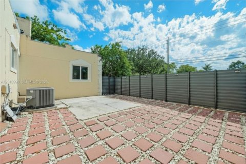 House in North Miami, Florida 2 bedrooms, 125.7 sq.m. № 2075370 - photo 21