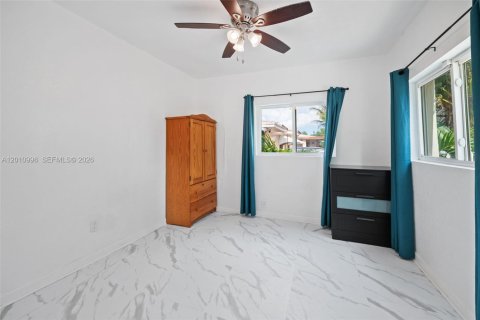 House in North Miami, Florida 2 bedrooms, 125.7 sq.m. № 2075370 - photo 10